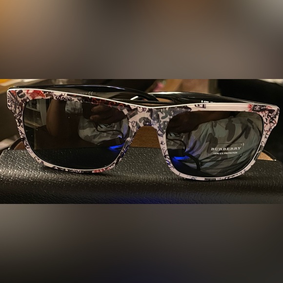 Burberry Accessories - Burberry Sunglasses in White & Black